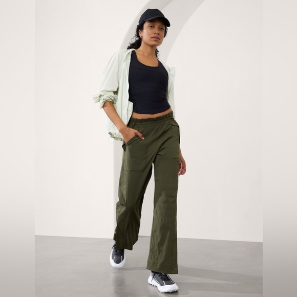 Athleta Pants - NWOT Athleta Trekkie Parachute Aspen Olive Pant Size 12.